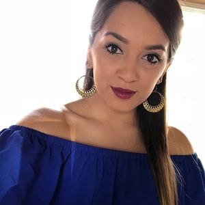 Meet your Posher, Estefani